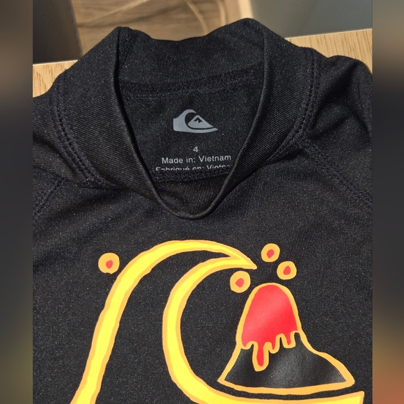 Quiksilver Black Rash Guard - Picture 3 of 3